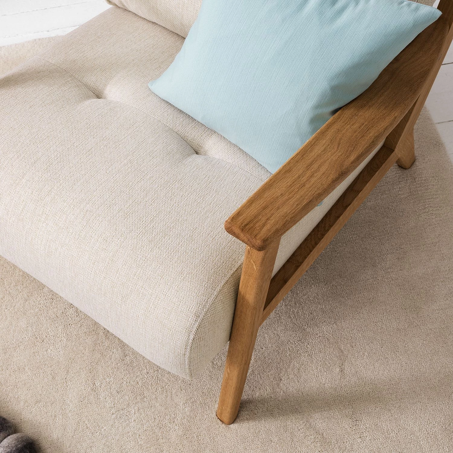 Studio Copenhagen Fauteuil TIMON - Tissu Saia: Beige 13 Studio Copenhagen Fauteuil TIMON - Tissu Saia: Beige – Image 11