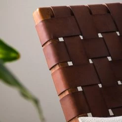 Ars manufacti Fauteuil design Bourbourg - Cuir tressé / Teck massif - marron cognac / Teck 39 Ars manufacti Fauteuil design Bourbourg - Cuir tressé / Teck massif - marron cognac / Teck -Pas Cher Fauteuils Magasin 1000183947 200529 13234800006 DETAILS P000000001000183947