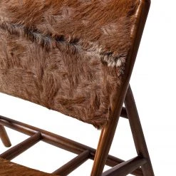 Ars manufacti Fauteuil design Howden - Poils de vache / Teck massif - Motif vache / Teck -Pas Cher Fauteuils Magasin 1000183950 200414 13371300005 DETAILS P000000001000183950