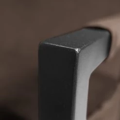 Ars manufacti Fauteuil Novella - Velours Ravi: Marron foncé -Pas Cher Fauteuils Magasin 1000231867 210205 07352500355 DETAILS P000000001000231867