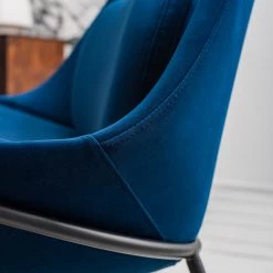 Studio Copenhagen Fauteuil Evie II - Velours / Métal - Bleu foncé / Noir -Pas Cher Fauteuils Magasin 1000273471 220919 026 MOOD DETAILS P000000001000273471 mood